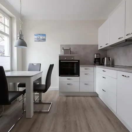 Appartement Strandlaeufer 01 *