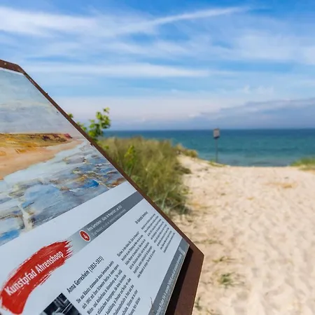 Strandlaeufer 01 Ahrenshoop