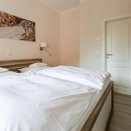 Strandlaeufer 01 Ahrenshoop